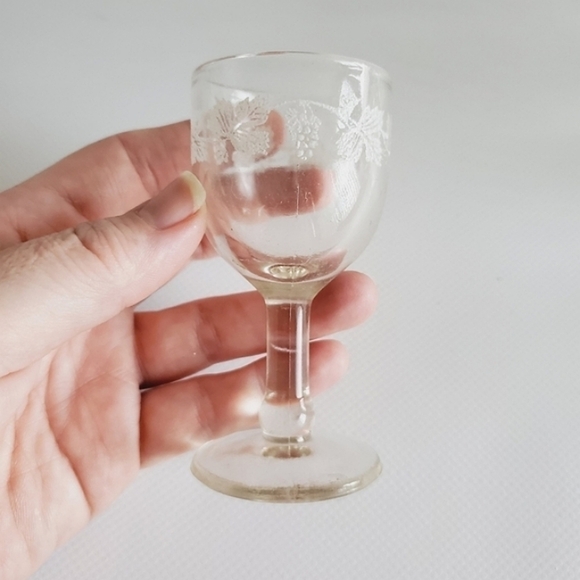 Cordial Glasses Grape Vine Design, Set of 5 Vintage - Picture 3 of 6